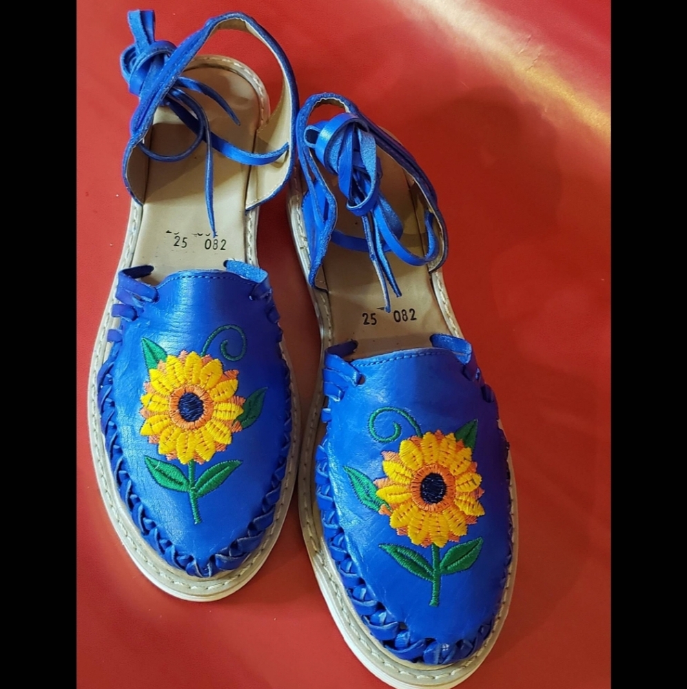 🌻 Handmade Blue Leather Floral Huarache Sandals | Sunflower Design - Picture 2 of 3